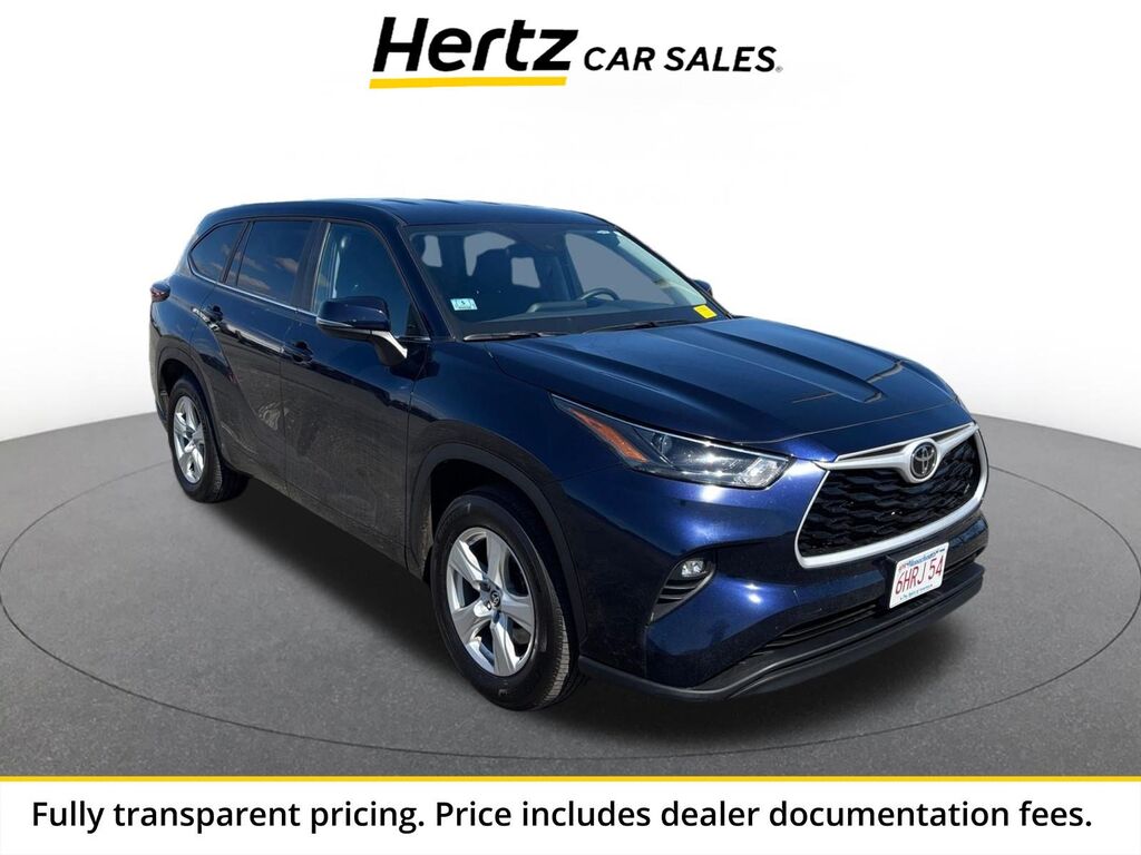 2025 Toyota Highlander LE — photo 1 of 13