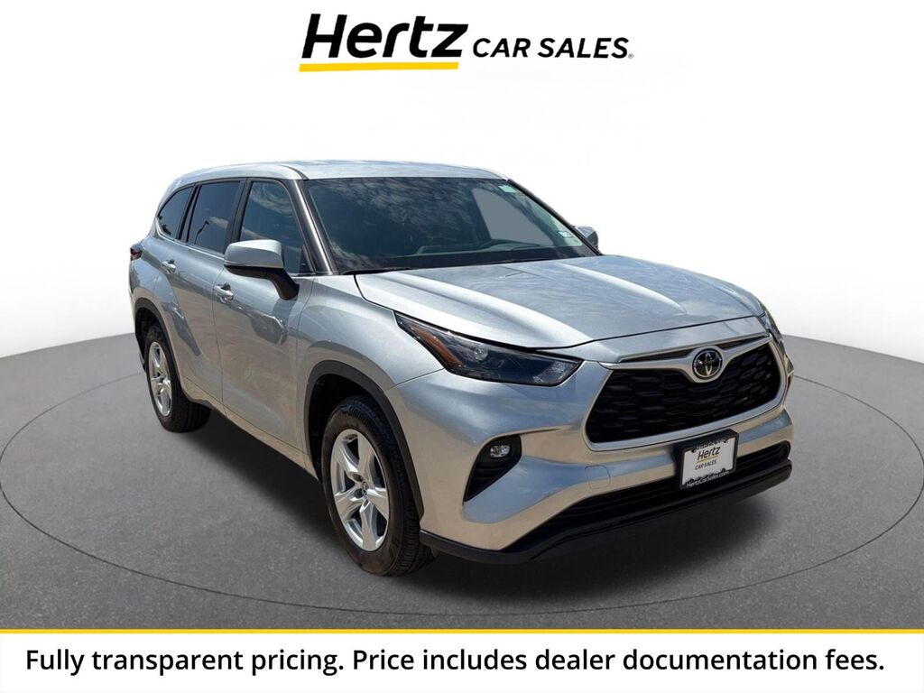 2025 Toyota Highlander LE — photo 1 of 13