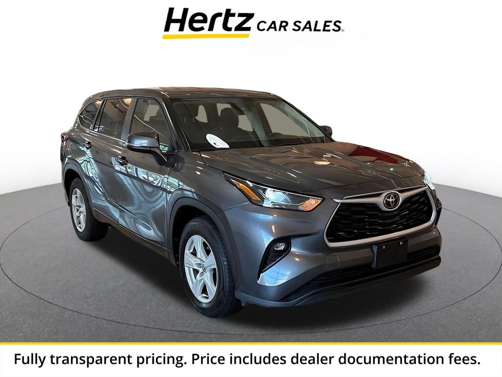 2025 Toyota Highlander LE — photo 1 of 13