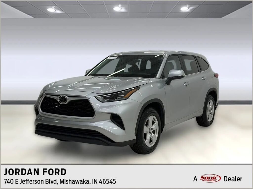 2023 Toyota Highlander L — photo 1 of 13