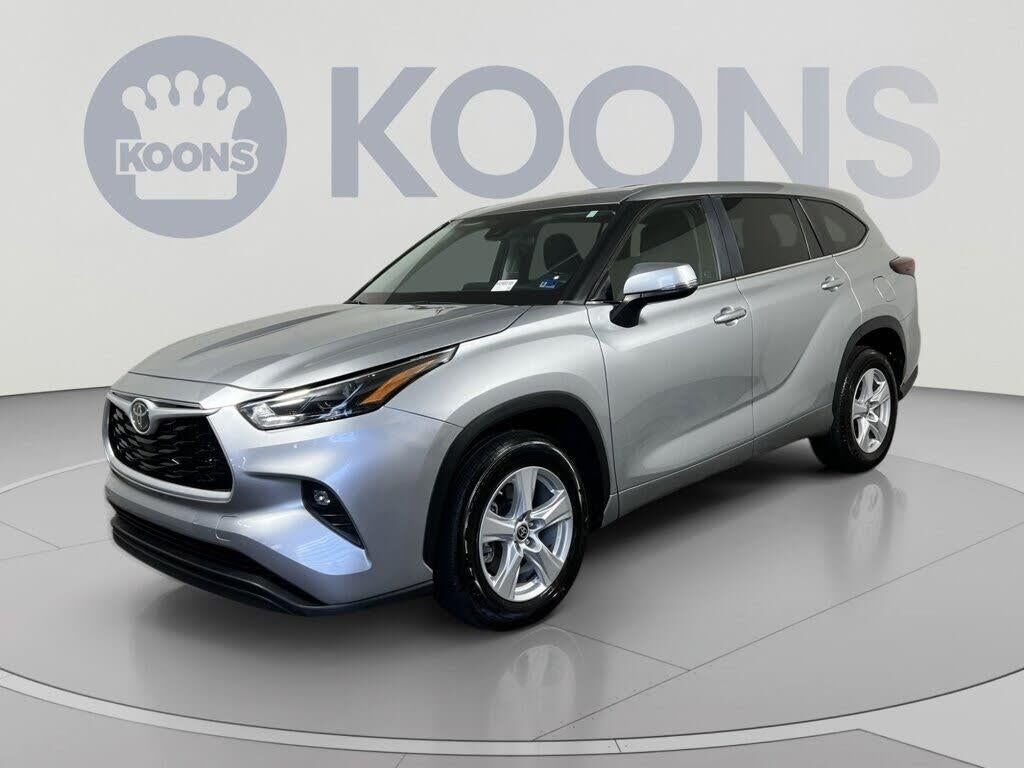2024 Toyota Highlander LE — photo 1 of 2