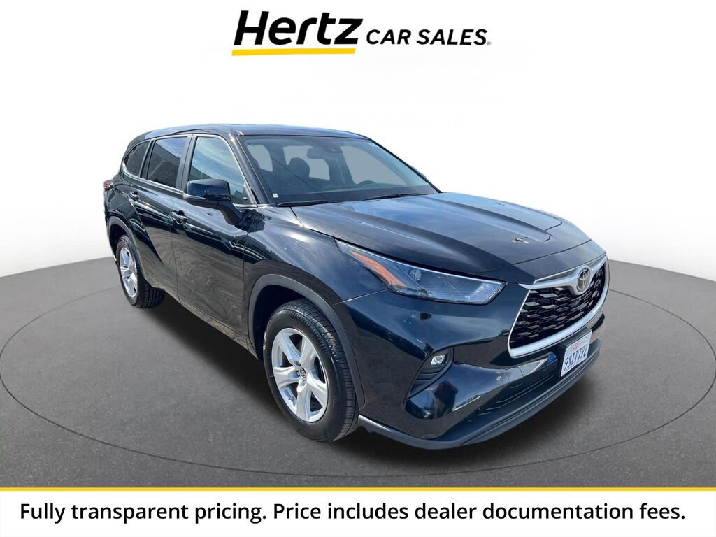 2025 Toyota Highlander LE — photo 1 of 13