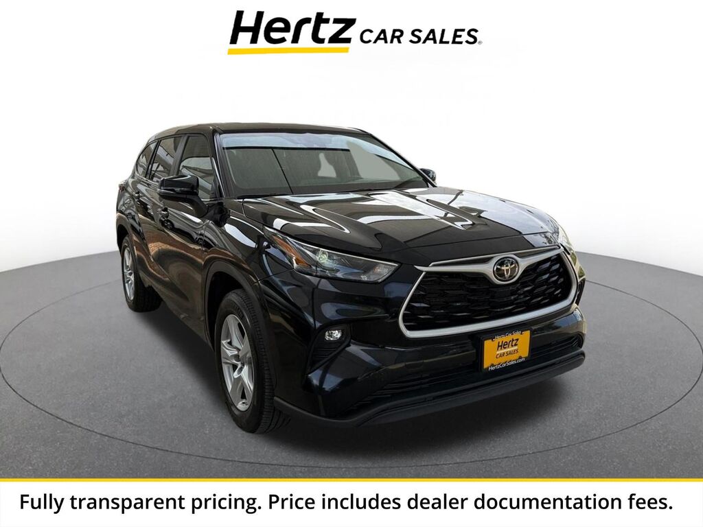 2025 Toyota Highlander LE — photo 1 of 14