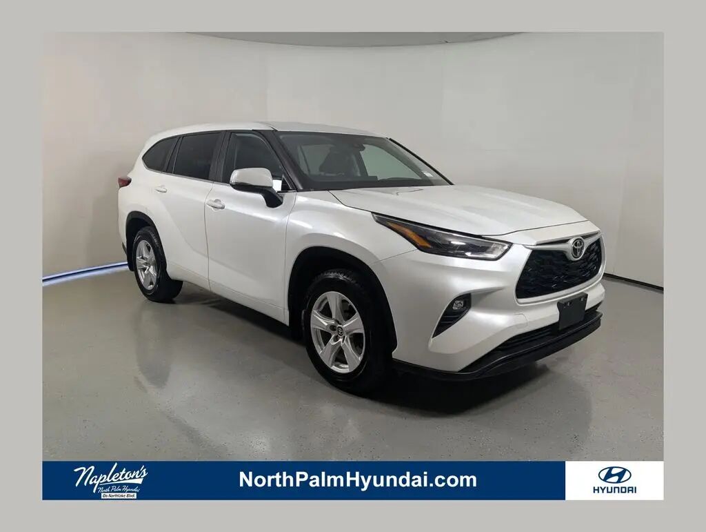 2023 Toyota Highlander LE — photo 1 of 11