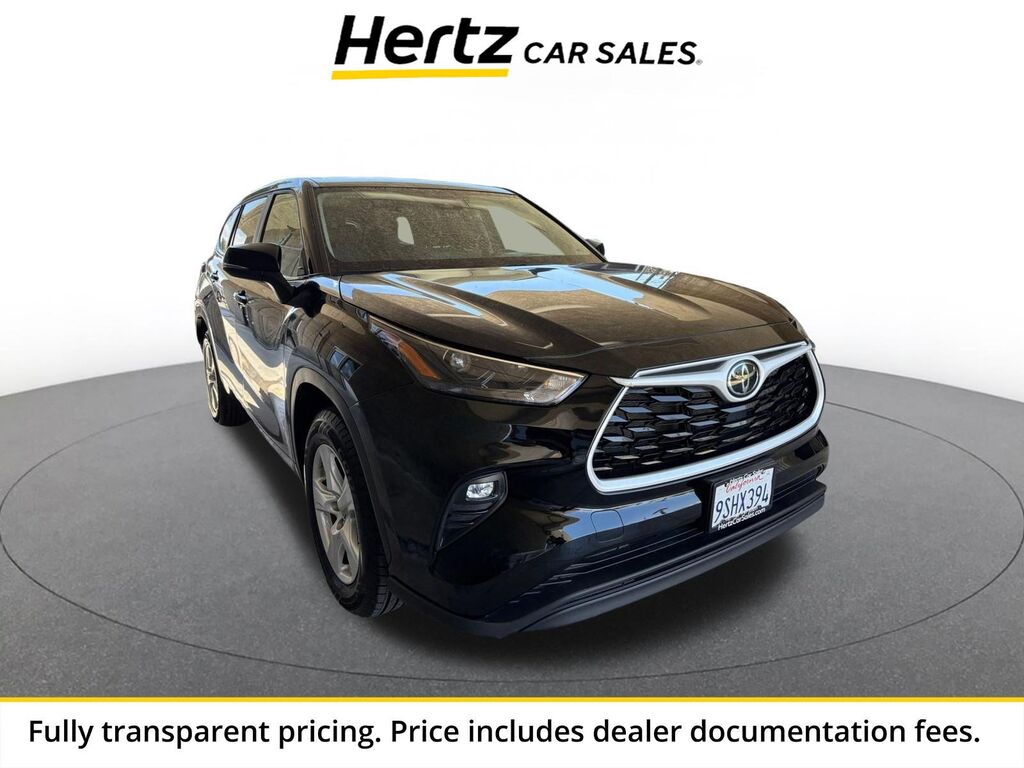 2025 Toyota Highlander LE — photo 1 of 13