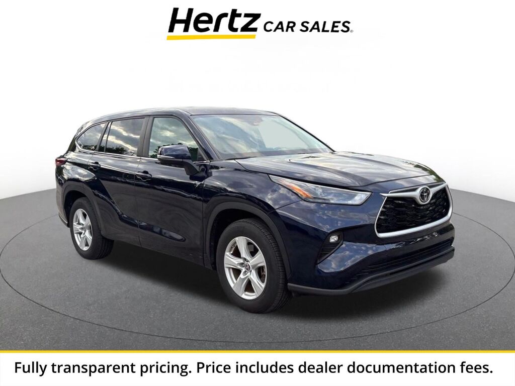 2025 Toyota Highlander LE — photo 1 of 13