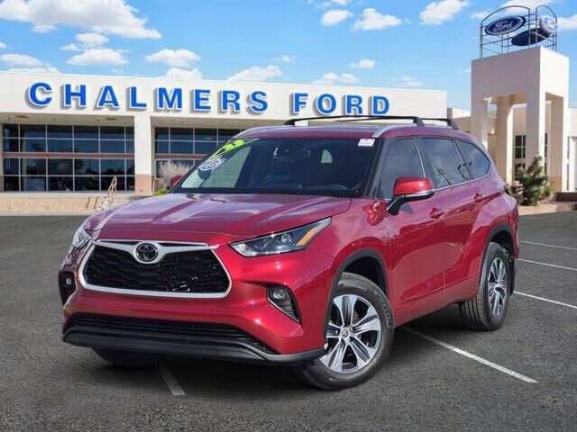 2023 Toyota Highlander LE