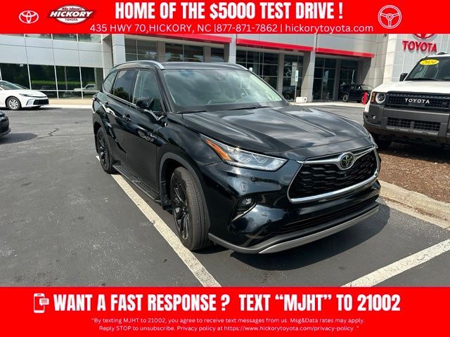 2025 Toyota Highlander Platinum — photo 1 of 12