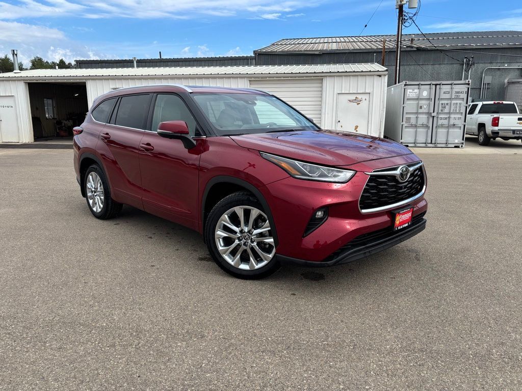2023 Toyota Highlander Limited — photo 1 of 13