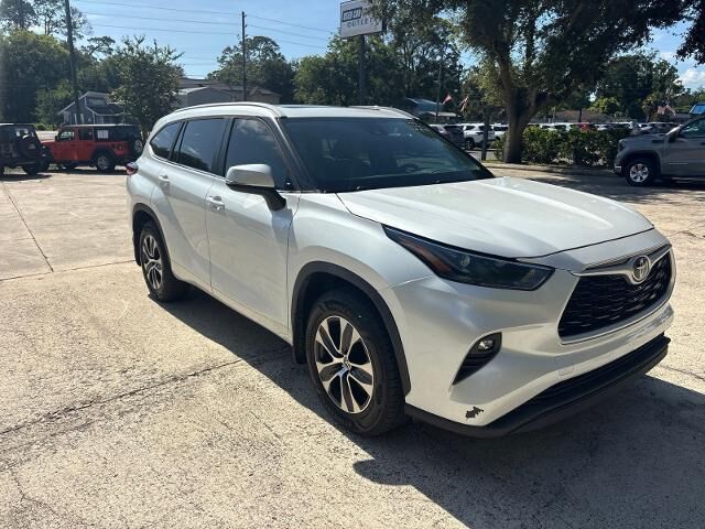 2023 Toyota Highlander L — photo 1 of 38