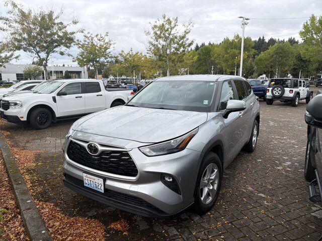 2024 Toyota Highlander LE
