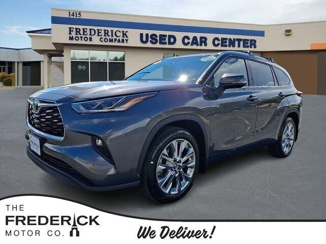 2024 Toyota Highlander LE