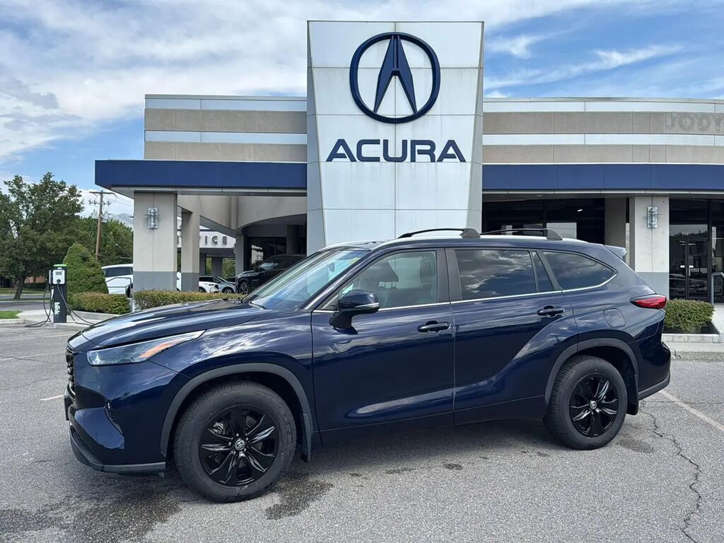 2023 Toyota Highlander XLE — photo 1 of 1