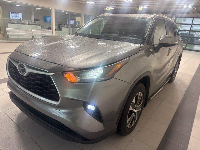 2026 Toyota Highlander XLE — photo 1 of 13