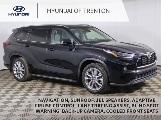 2023 Toyota Highlander Limited — photo 1 of 13