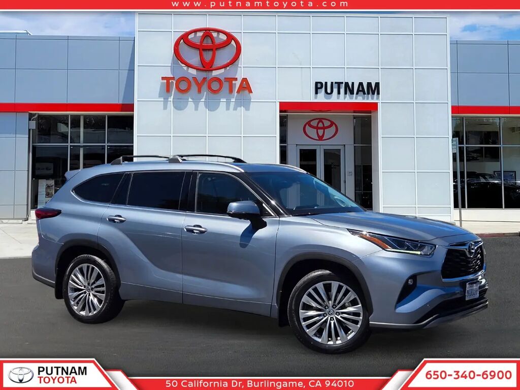 2023 Toyota Highlander L — photo 1 of 13