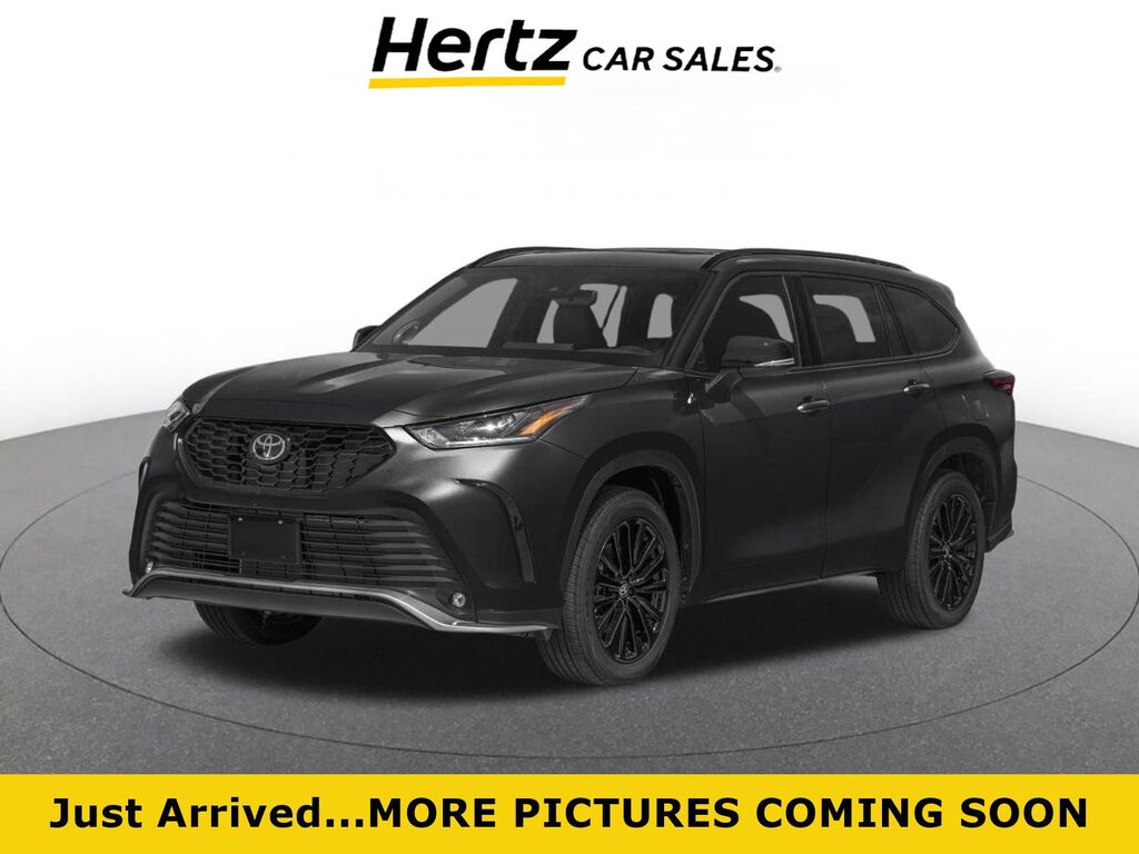 2025 Toyota Highlander LE — photo 1 of 6