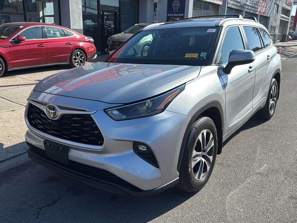 2023 Toyota Highlander XLE — photo 1 of 30