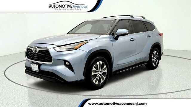 2023 Toyota Highlander XLE — photo 1 of 14