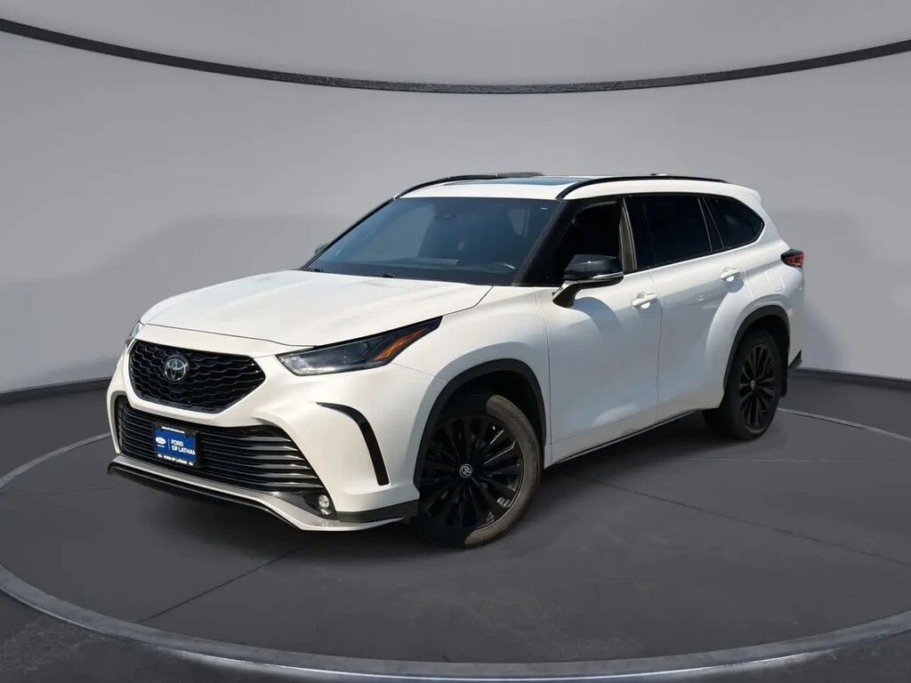 2023 Toyota Highlander XSE — photo 1 of 13