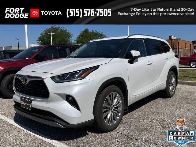 2023 Toyota Highlander Platinum — photo 1 of 7