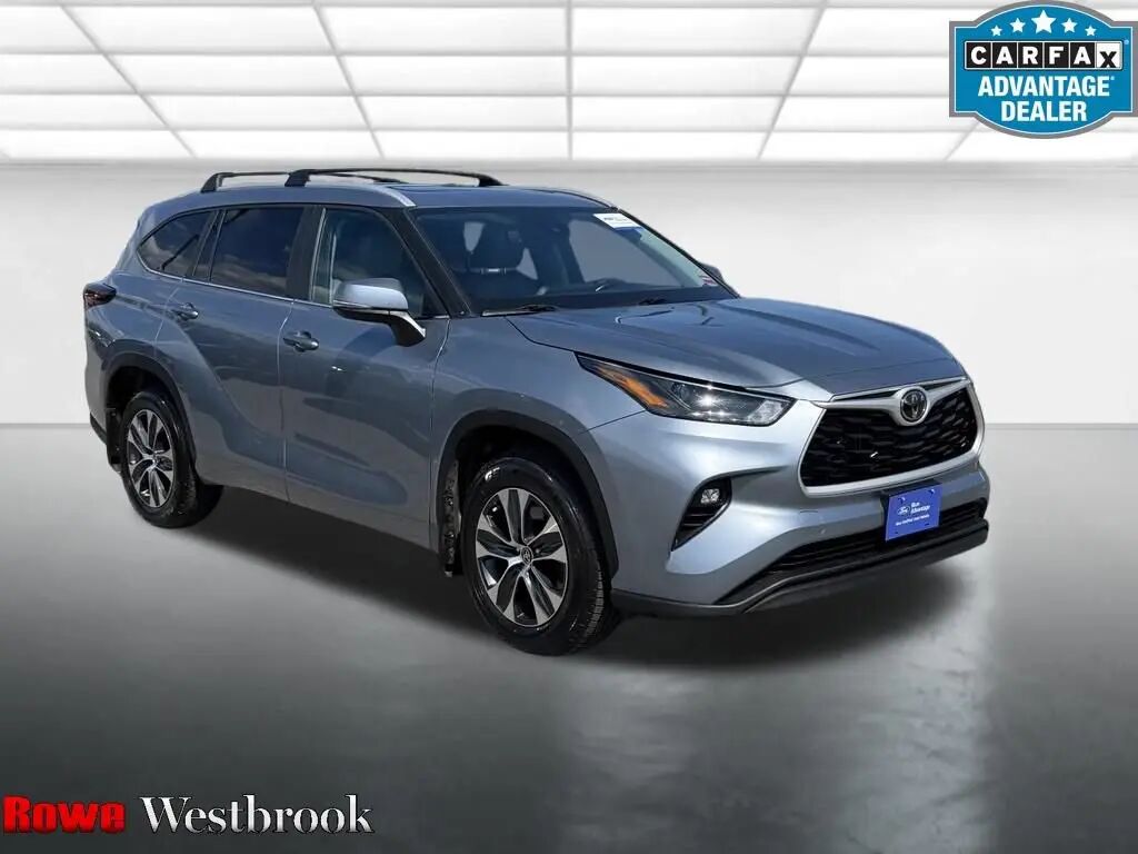 2024 Toyota Highlander XLE — photo 1 of 11