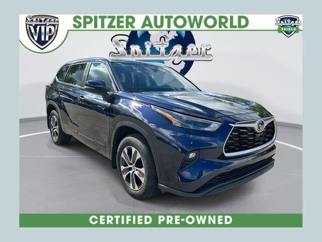 2025 Toyota Highlander LE — photo 1 of 12