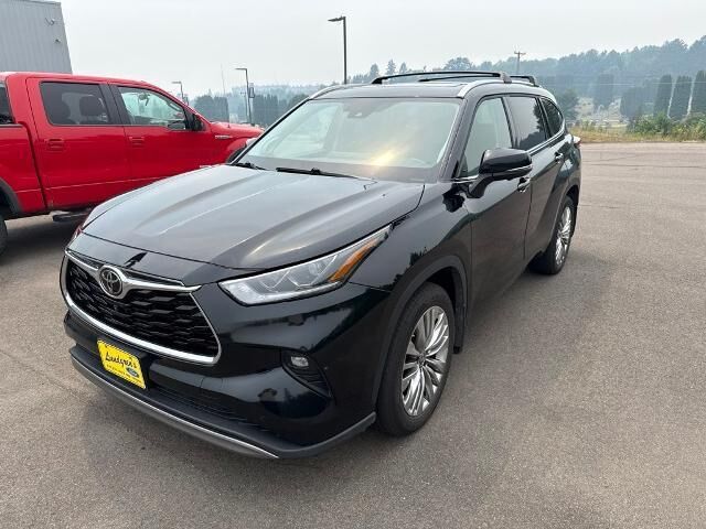 2023 Toyota Highlander L — photo 1 of 13