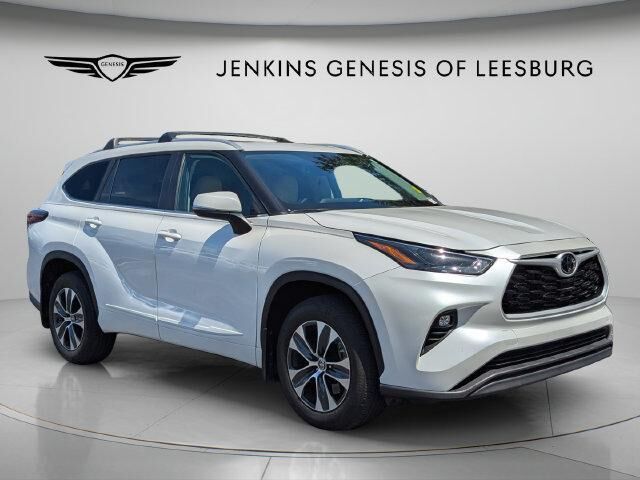 2024 Toyota Highlander XLE — photo 1 of 13