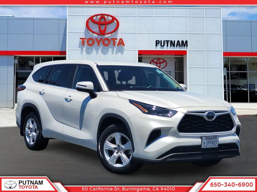 2023 Toyota Highlander LE — photo 1 of 13