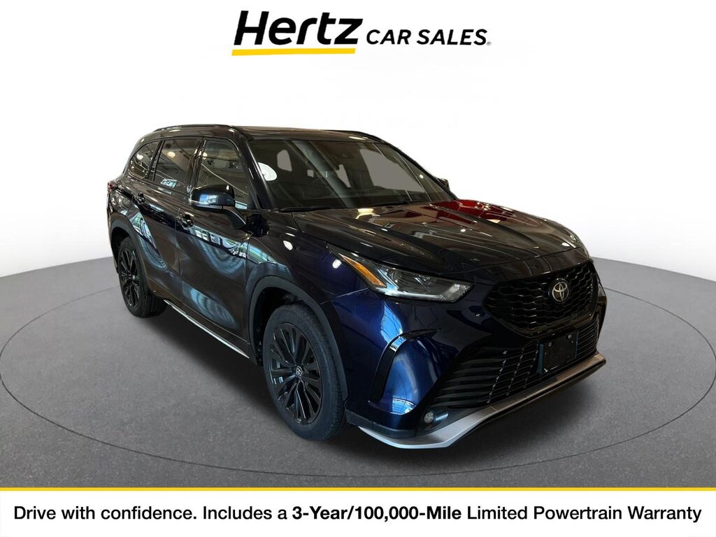 2025 Toyota Highlander LE — photo 1 of 11