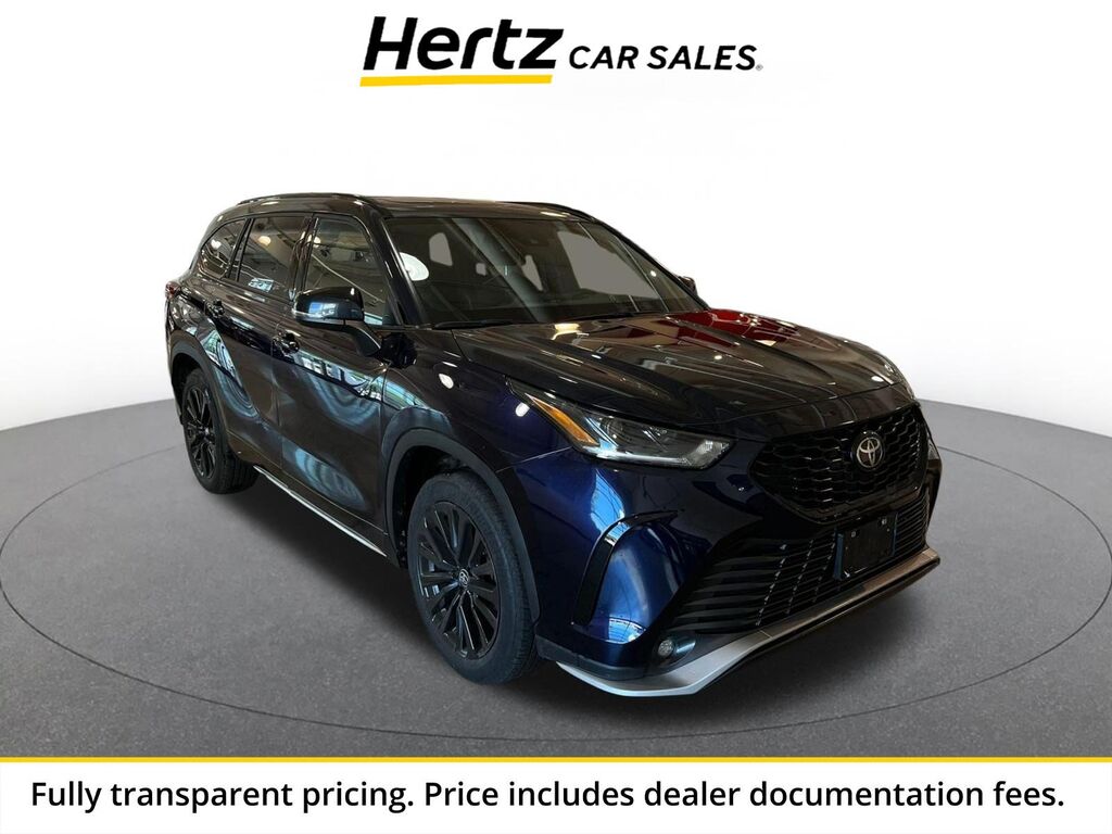 2025 Toyota Highlander LE — photo 1 of 15