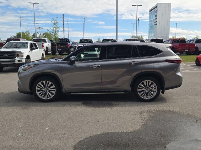 2025 Toyota Highlander Platinum