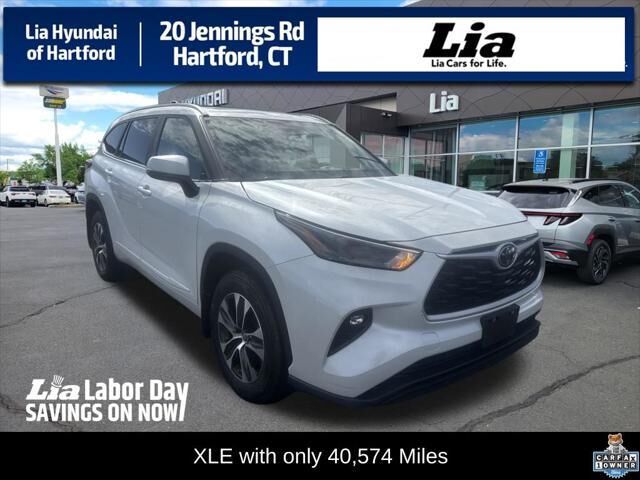 2023 Toyota Highlander XLE — photo 1 of 12