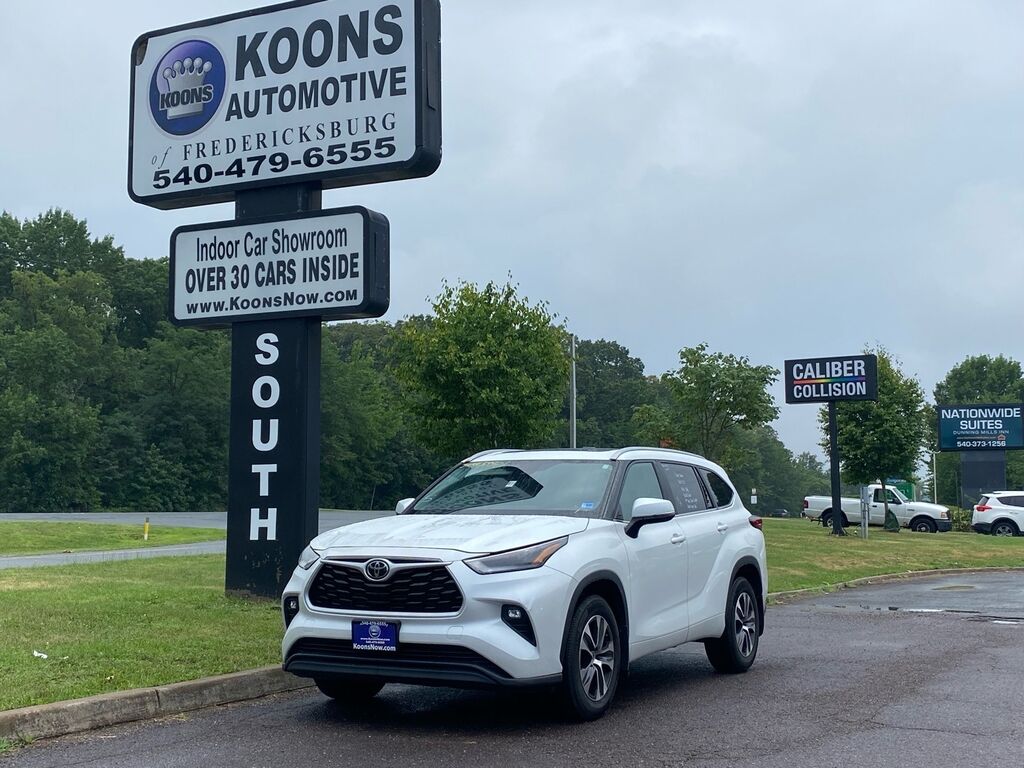 2023 Toyota Highlander — photo 1 of 13