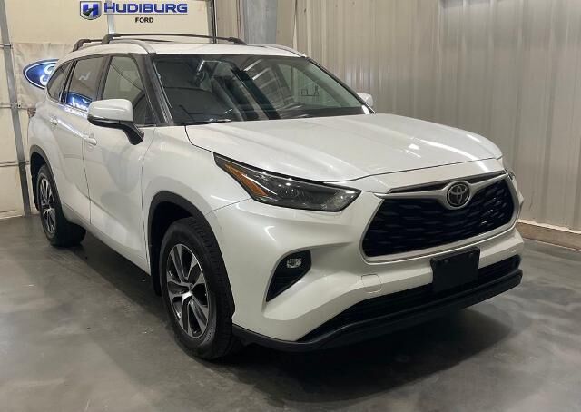 2023 Toyota Highlander LE