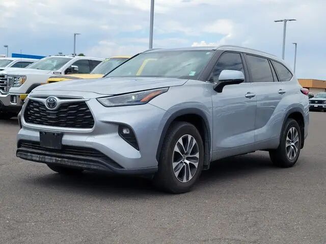 2023 Toyota Highlander L — photo 1 of 26