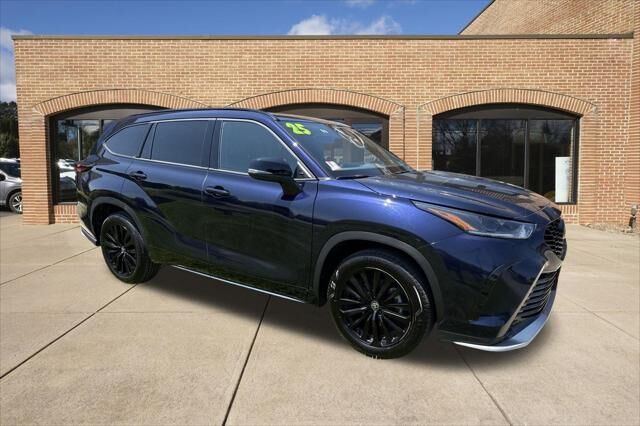 2025 Toyota Highlander XSE — photo 1 of 13