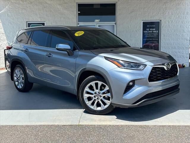 2023 Toyota Highlander Limited — photo 1 of 13