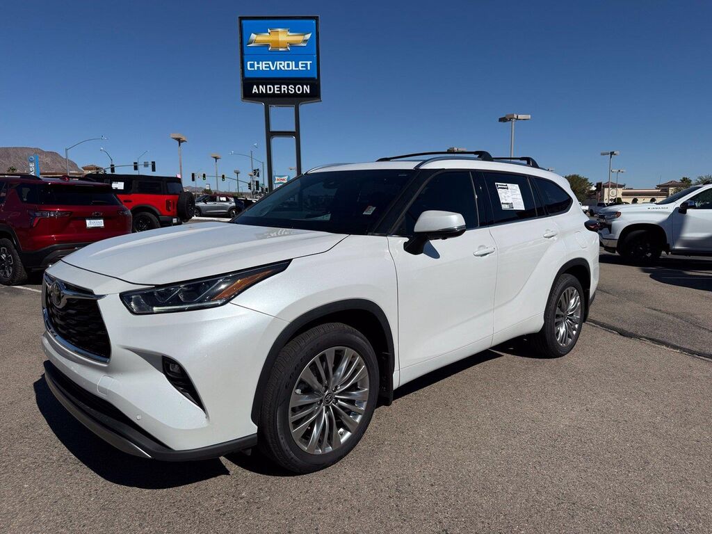 2024 Toyota Highlander Platinum — photo 1 of 13