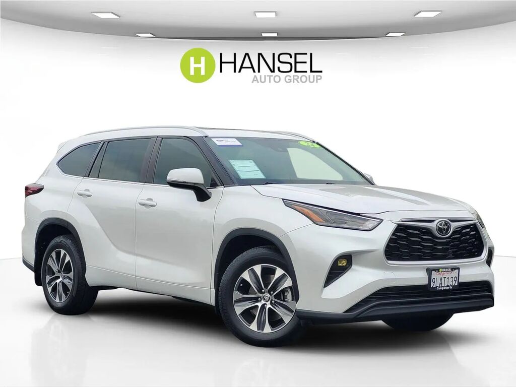 2024 Toyota Highlander XLE — photo 1 of 13
