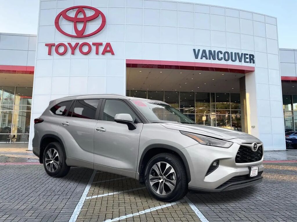 2024 Toyota Highlander XLE — photo 1 of 13