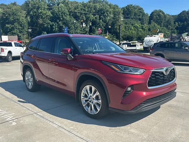 2025 Toyota Highlander Limited — photo 1 of 1