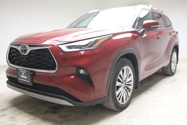 2025 Toyota Highlander LE