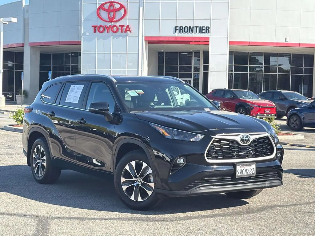 2026 Toyota Highlander XLE — photo 1 of 26