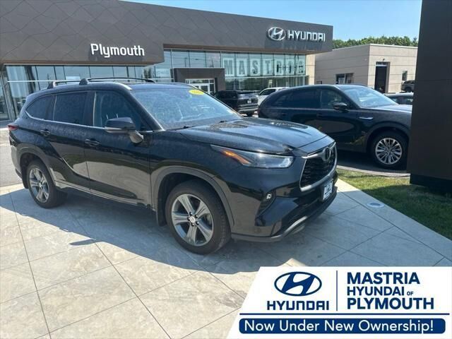 2023 Toyota Highlander XLE — photo 1 of 2