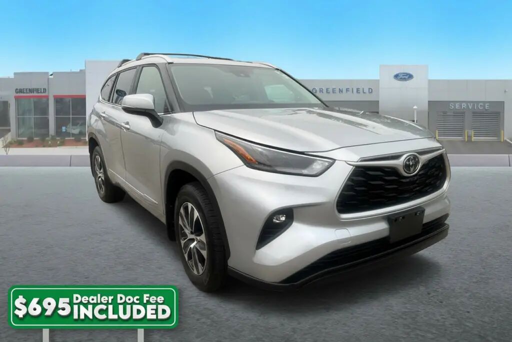 2023 Toyota Highlander L — photo 1 of 13