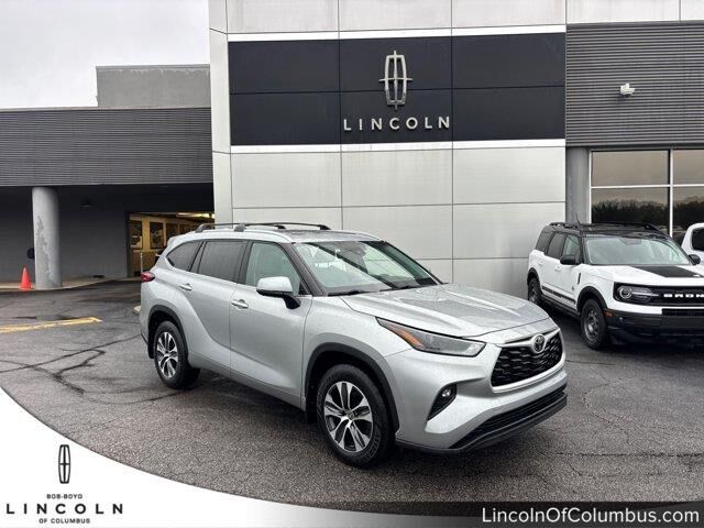 2023 Toyota Highlander LE — photo 1 of 26