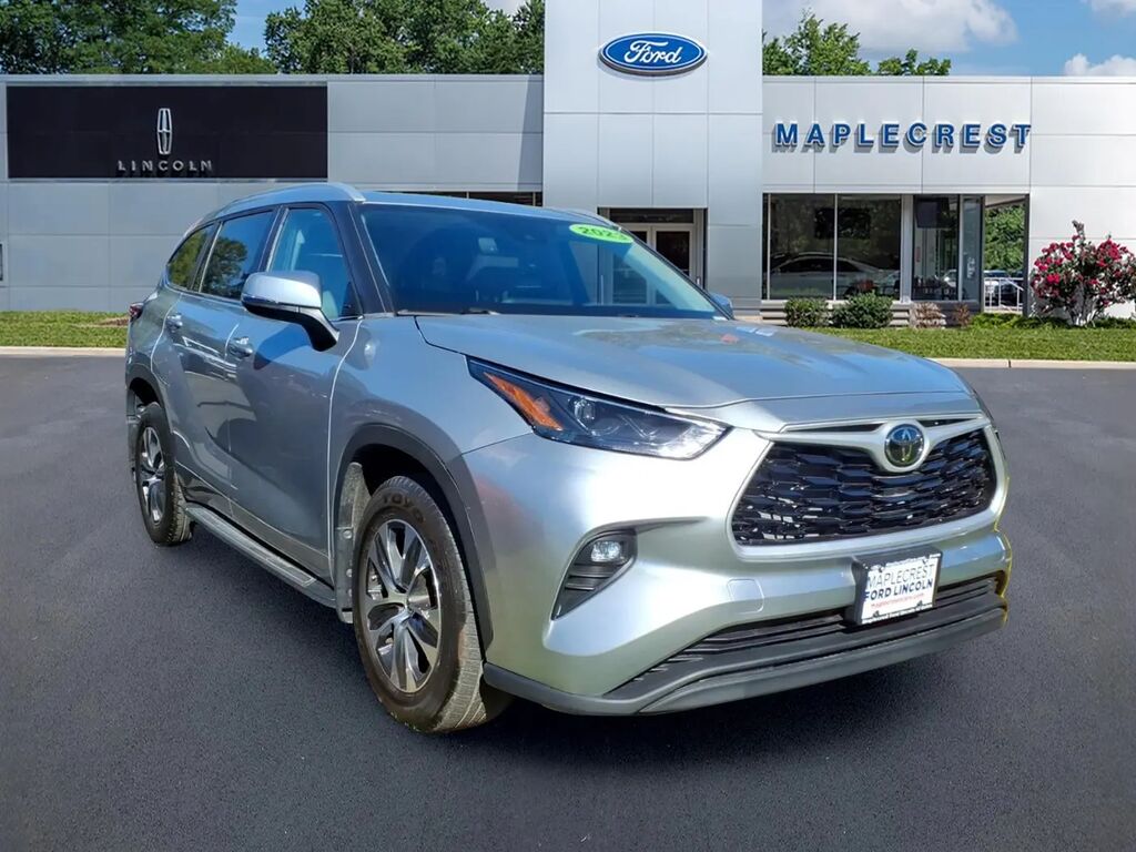 2023 Toyota Highlander XLE — photo 1 of 13