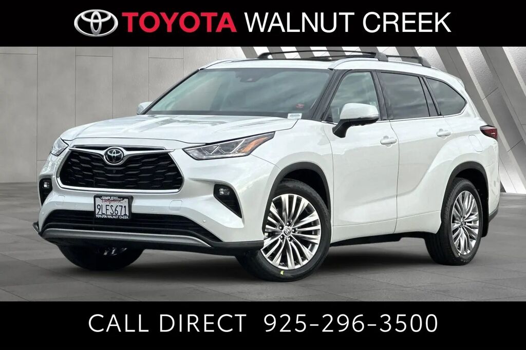 2024 Toyota Highlander Platinum — photo 1 of 9